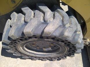 Nu-Air DT tire on CAT 226B_3
