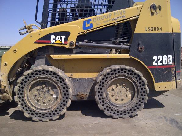 Nu-Air DT tires on CAT 226B_2