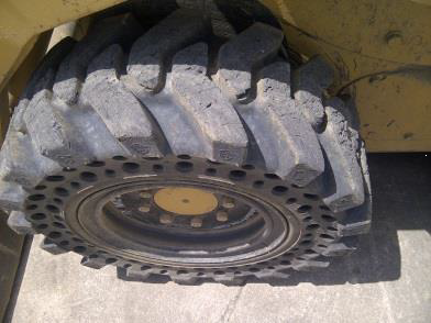 Nu-Air DT skid steer tire_1