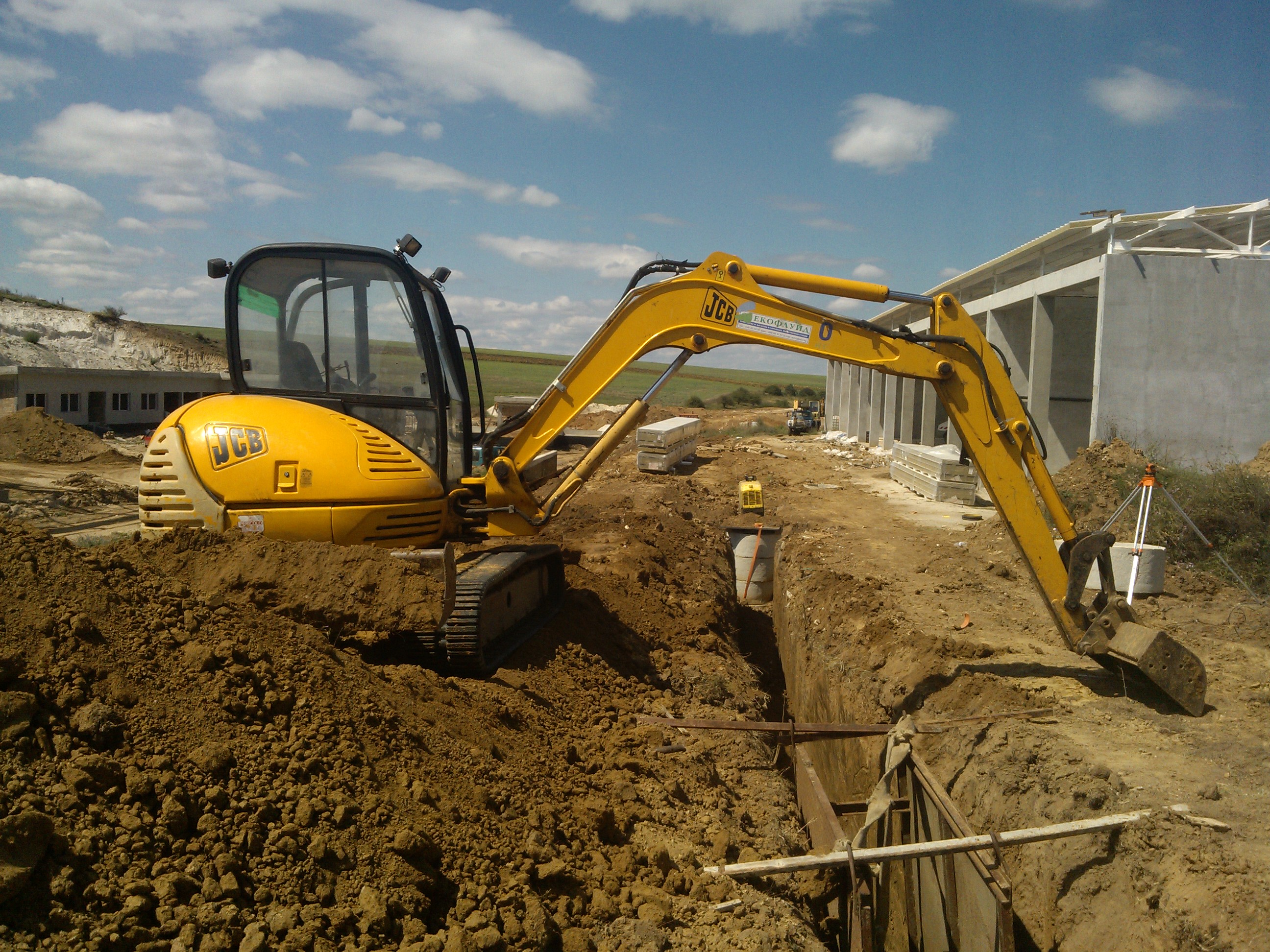 TDFrubber tracks on JCB 8052 McLaren NextGen TDF Rubber Tracks on JCB 8052 mini excavator