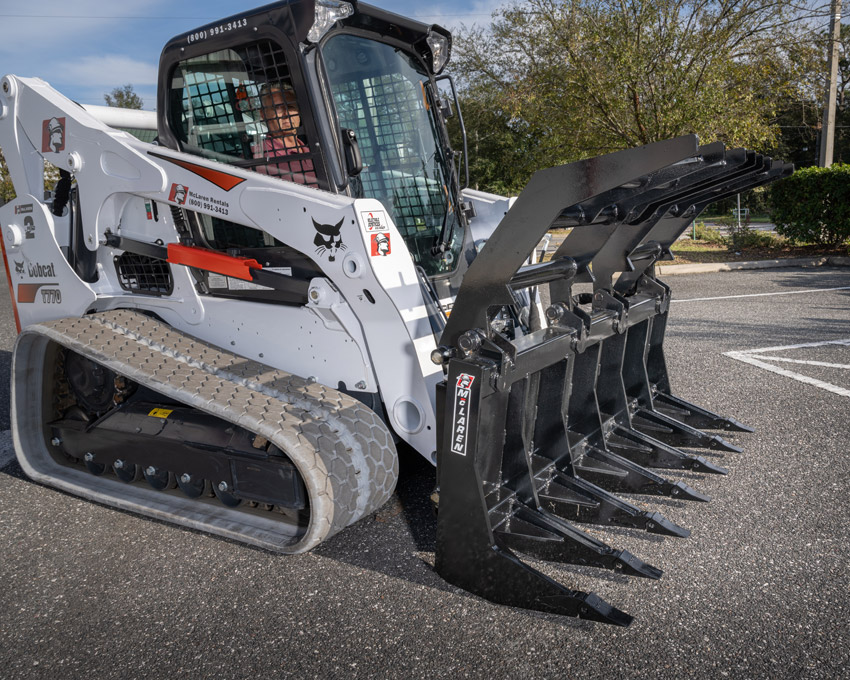 grapple bucket on bobcat track loader