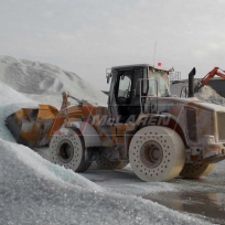 Non-marking solid cushion tires on a wheelloader